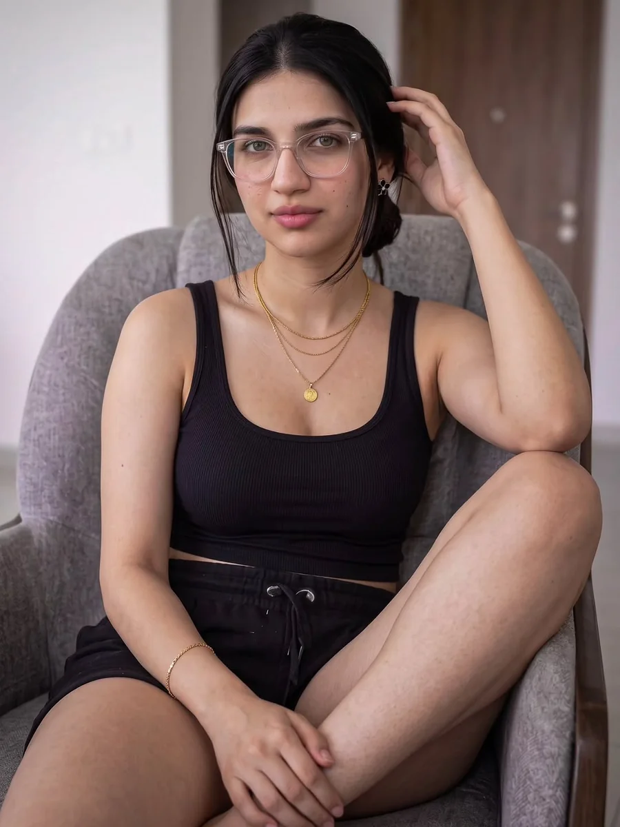 The Close-Up: Gold Jewelry as the Whole Outfit on a petite woman
