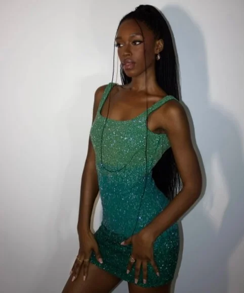 Sparkle Minis: Keep the Shape Simple on a petite woman