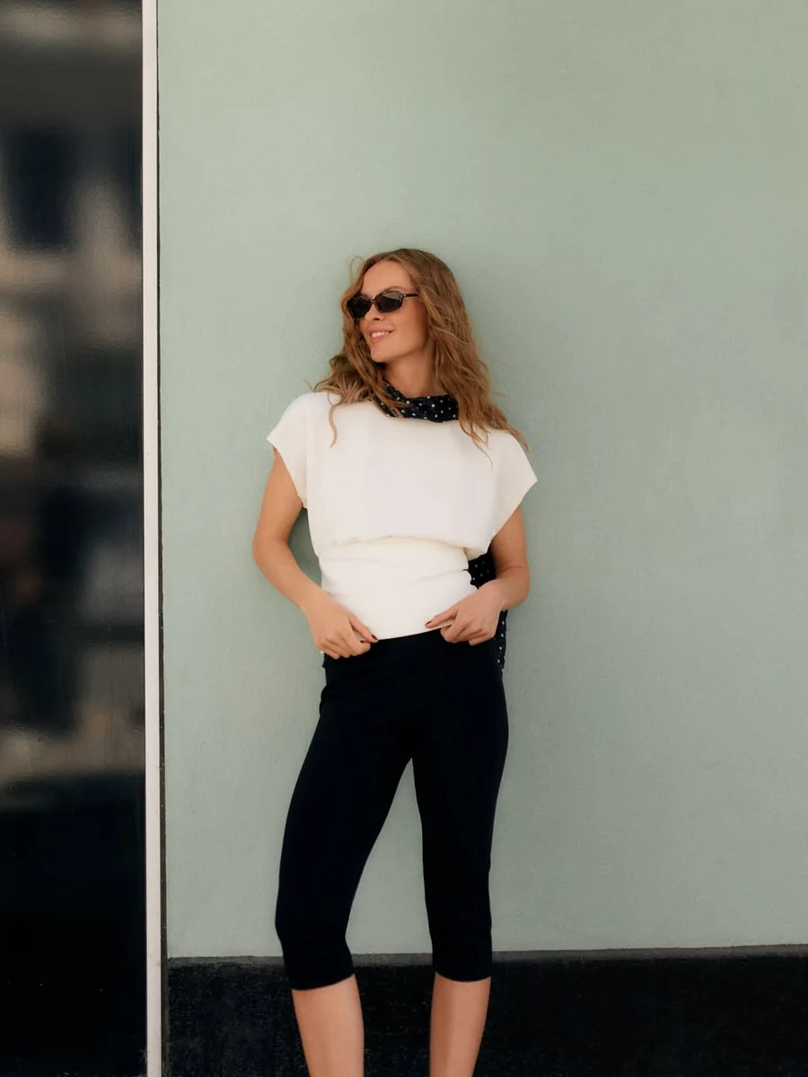 Capri Leggings: Make Them Work on a petite woman