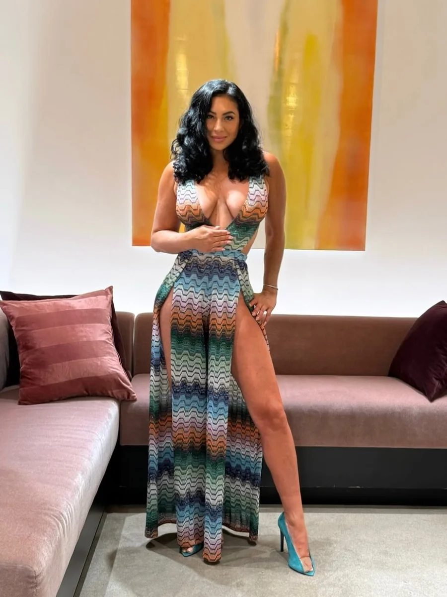 A Bold Chevron Maxi, Worn With Confidence on a petite woman