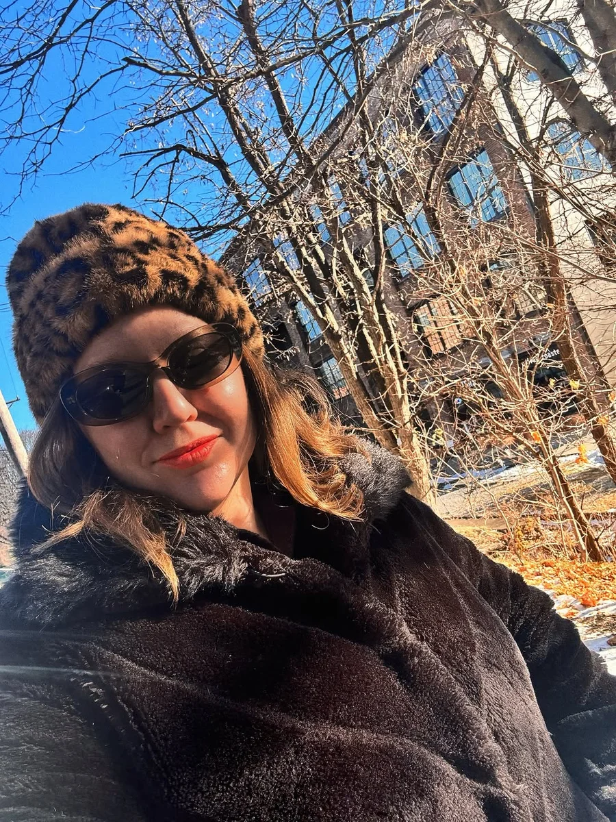 A Leopard Beanie Fixes Every Gray Day on a petite woman