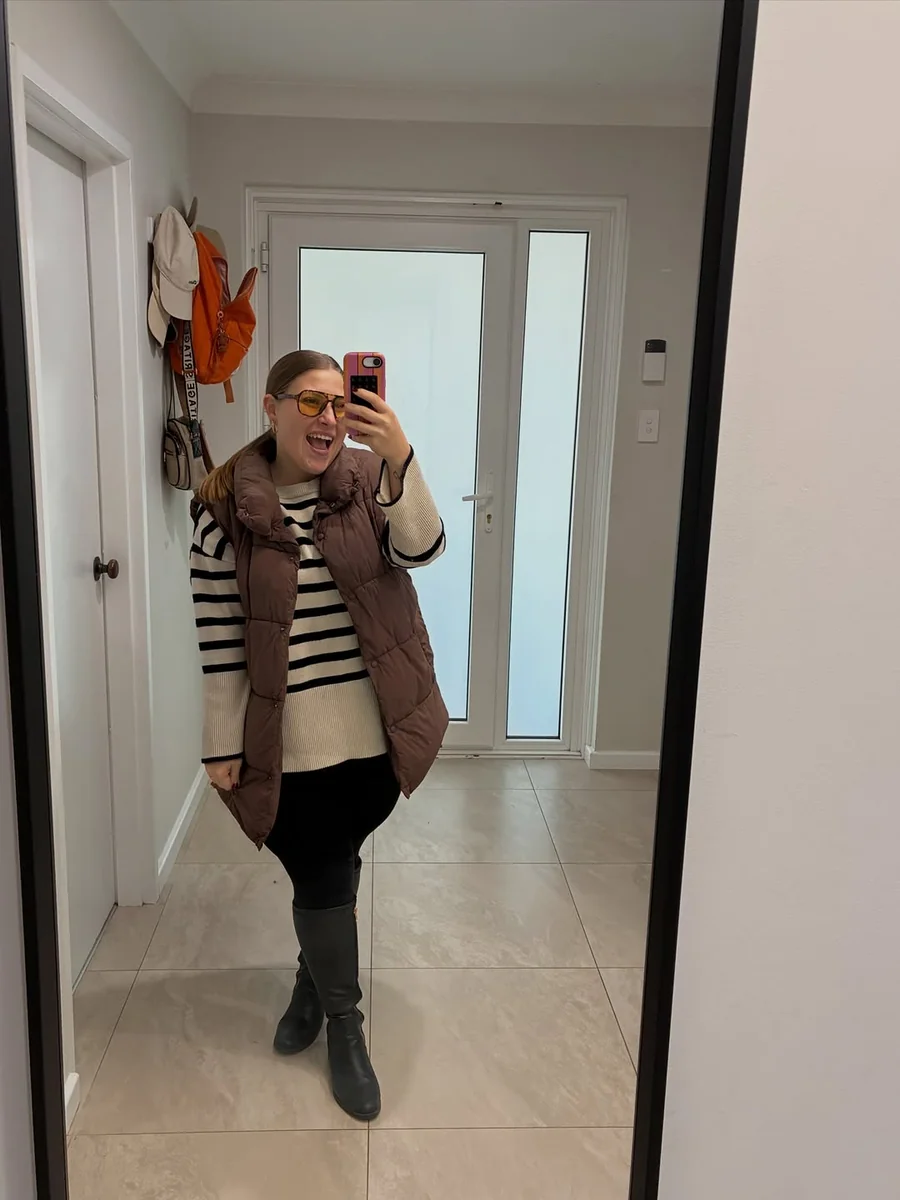 The Mirror-Selfie Vest Formula on a petite woman